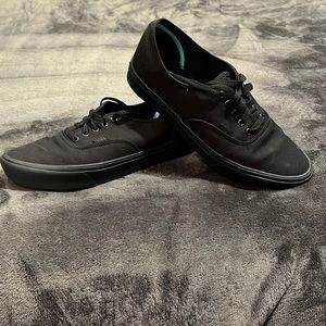 Mens All Black Comfy Cush Vans. Excellent Condition!